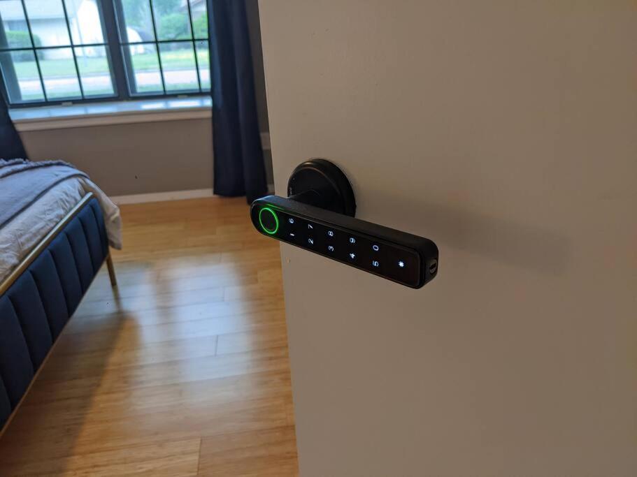 Centrally Located In Rogers And Bentonville! -Private Rooms Δωμάτιο φωτογραφία