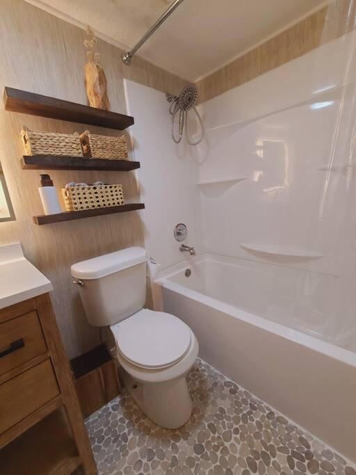 Centrally Located In Rogers And Bentonville! -Private Rooms Εξωτερικό φωτογραφία