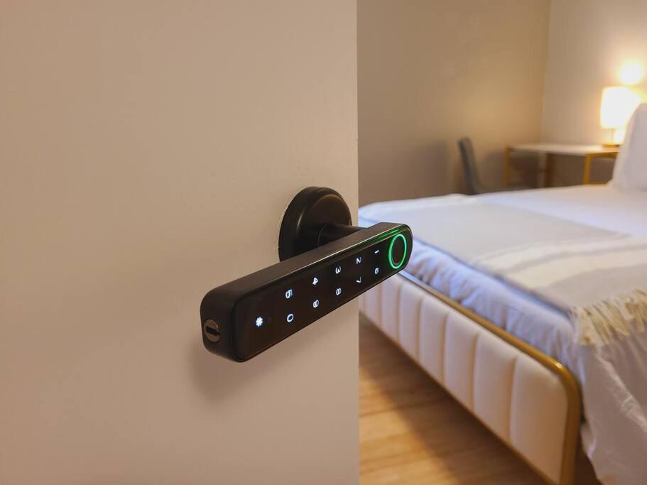 Centrally Located In Rogers And Bentonville! -Private Rooms Δωμάτιο φωτογραφία