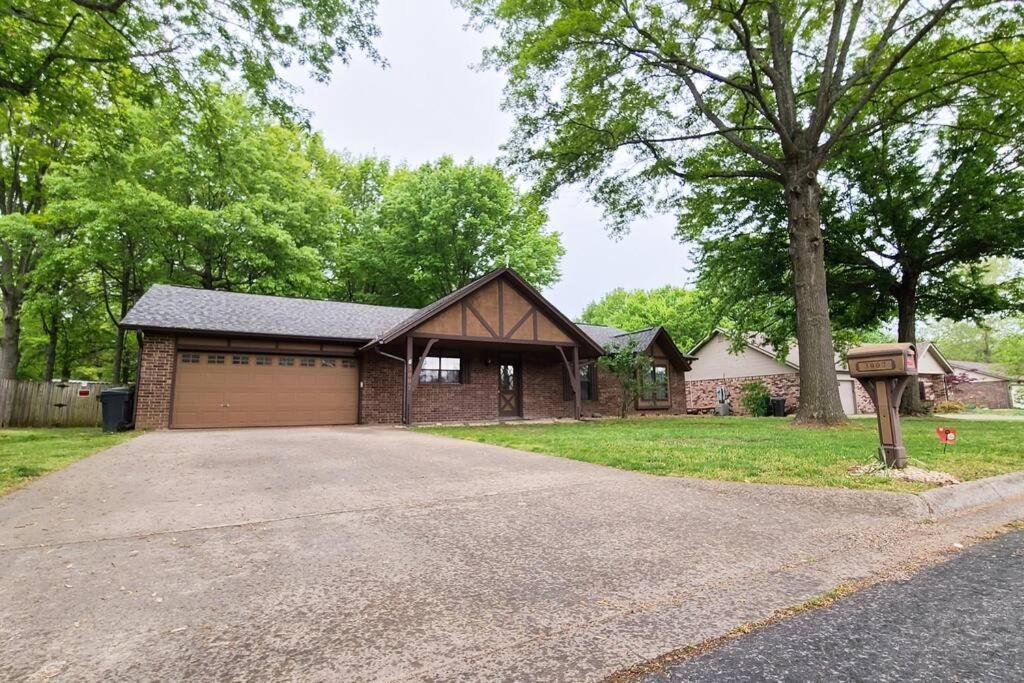 Centrally Located In Rogers And Bentonville! -Private Rooms Εξωτερικό φωτογραφία
