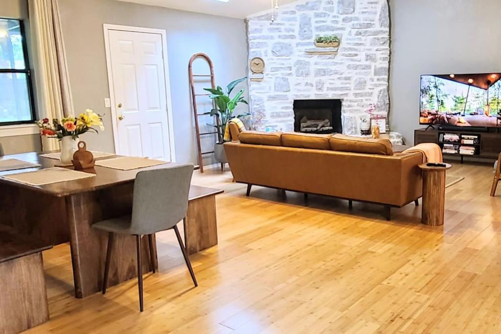 Centrally Located In Rogers And Bentonville! -Private Rooms Εξωτερικό φωτογραφία