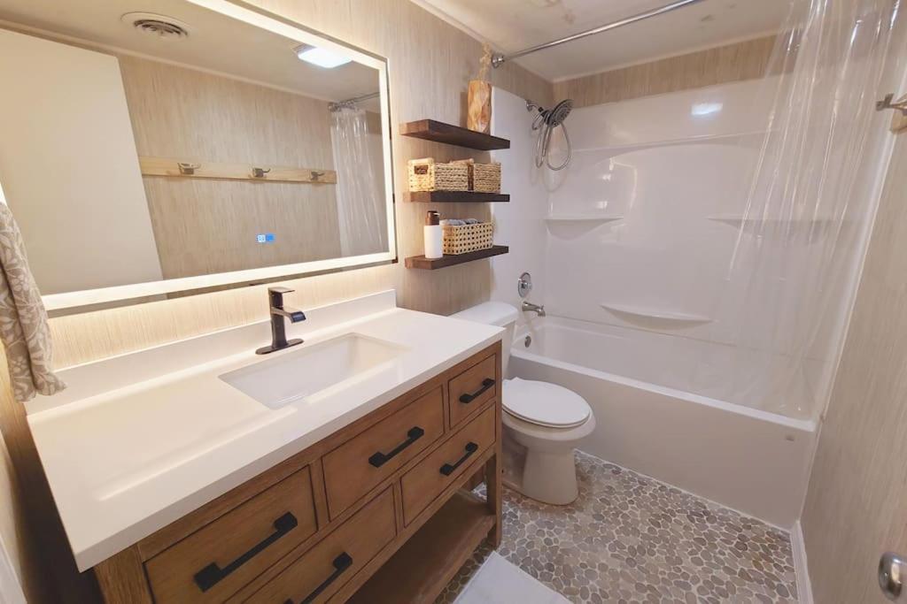 Centrally Located In Rogers And Bentonville! -Private Rooms Εξωτερικό φωτογραφία